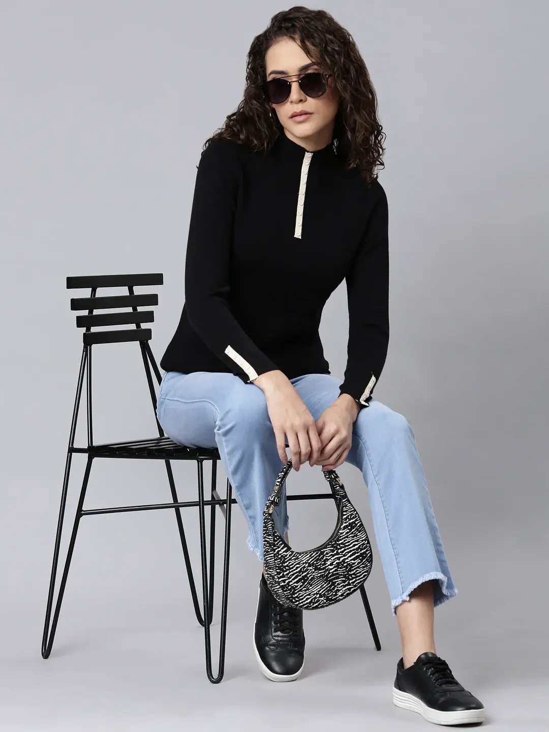 Women's Black Solid Fitted Top