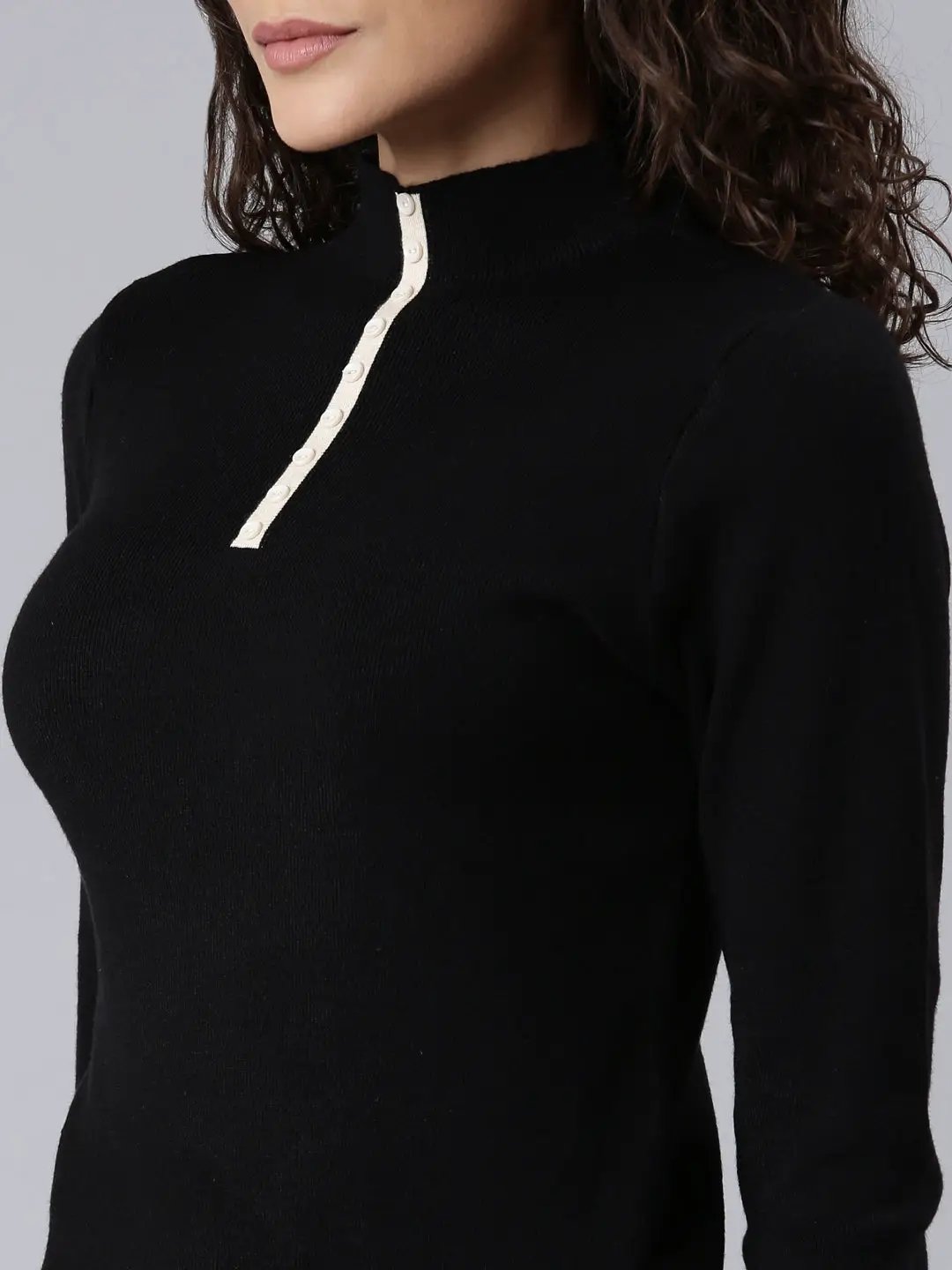 Women's Black Solid Fitted Top
