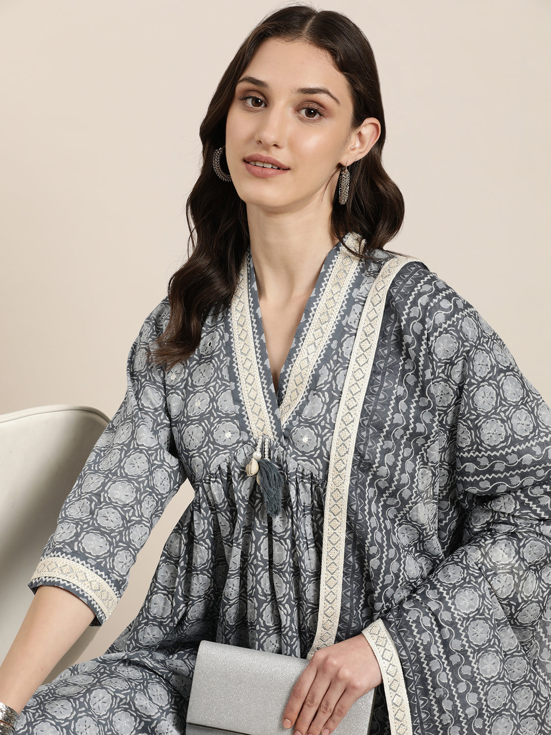 Women Grey Floral Kurta Set