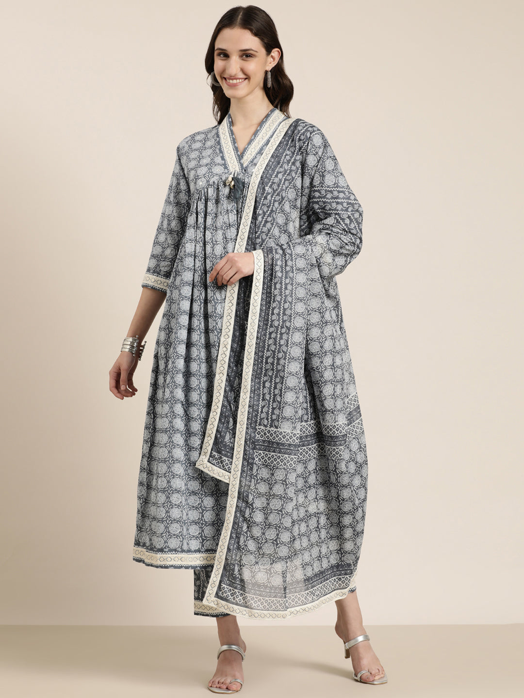 Women Grey Floral Kurta Set