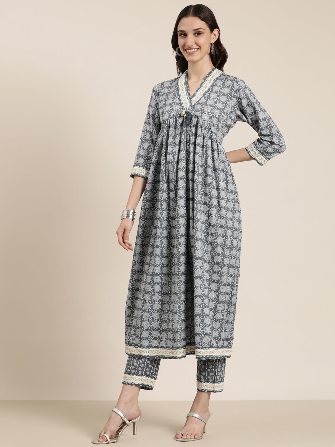 Women Grey Floral Kurta Set