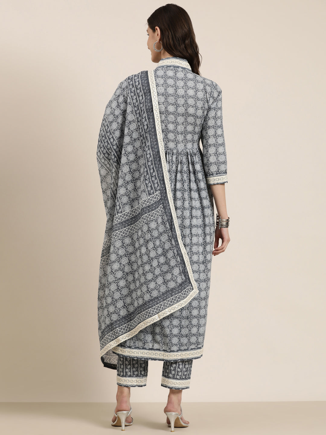 Women Grey Floral Kurta Set