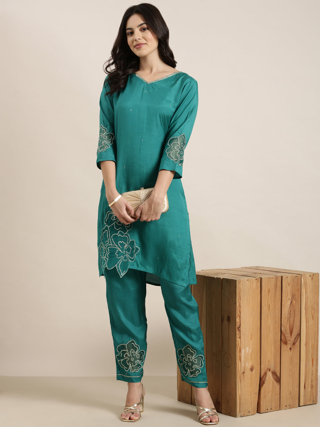 Women Straight Green Floral Kurti and Trousers Set