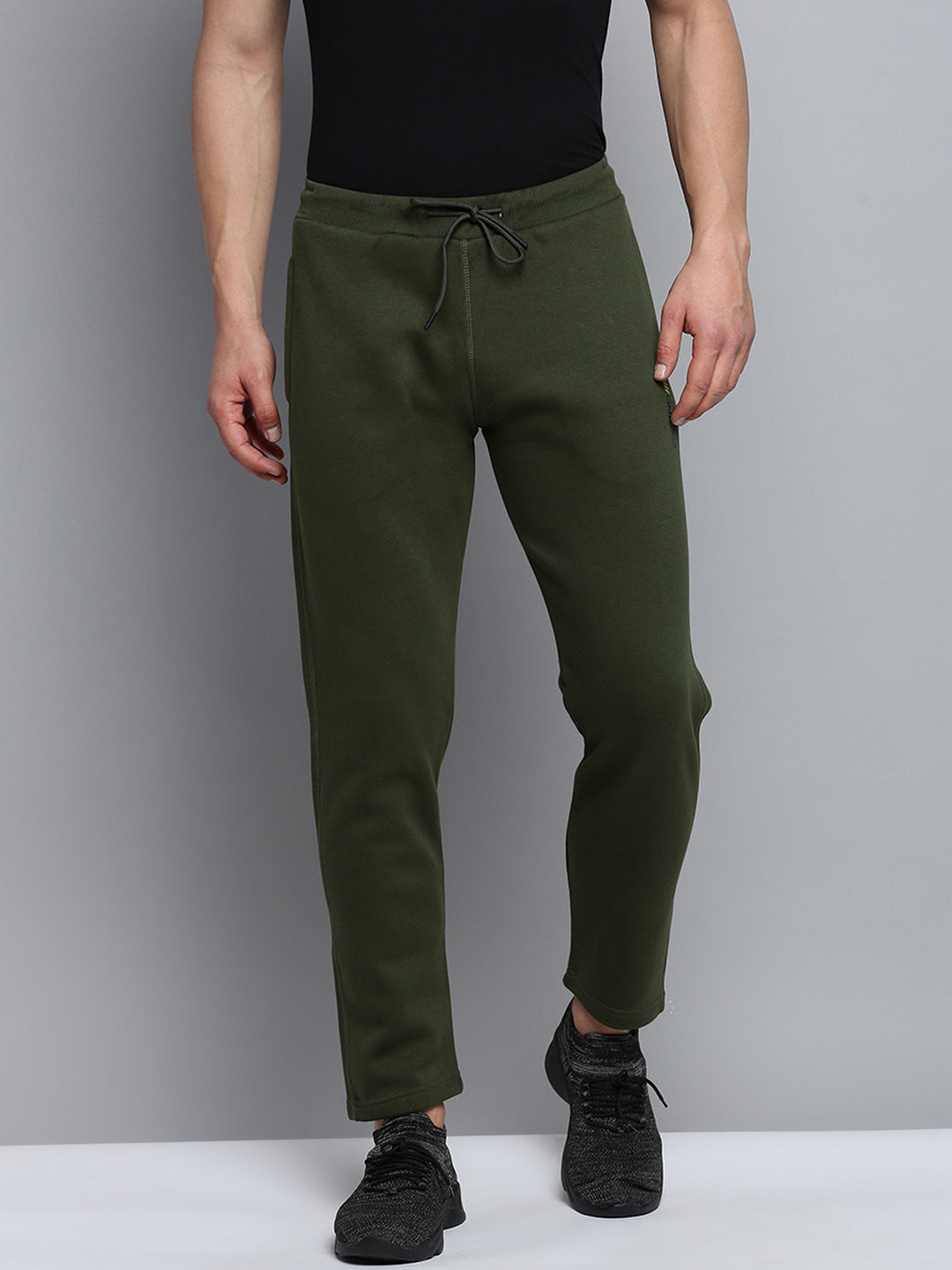 Men Green Solid Casual Track Pant