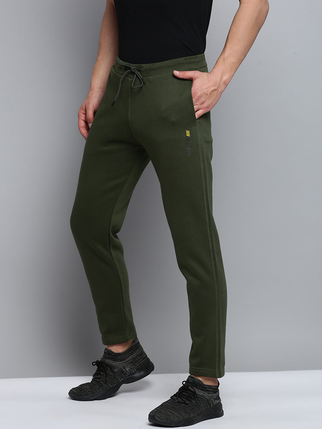 Men Green Solid Casual Track Pant