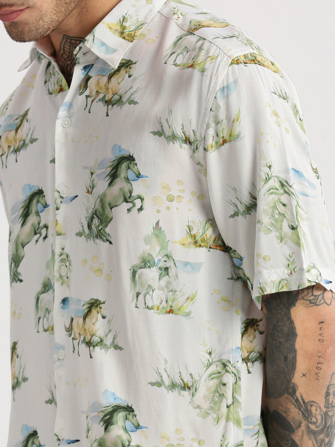 Men's Off White Standard Slim Fit Floral Opaque Printed Cotton Casual Shirt
