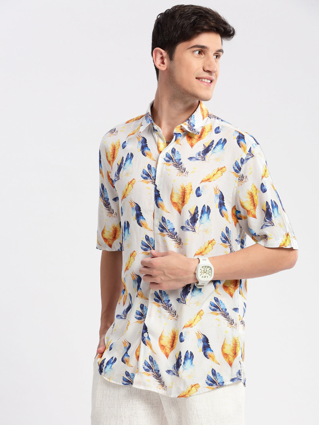 Men's Off White Standard Slim Fit Floral Printed Cotton Casual Shirt