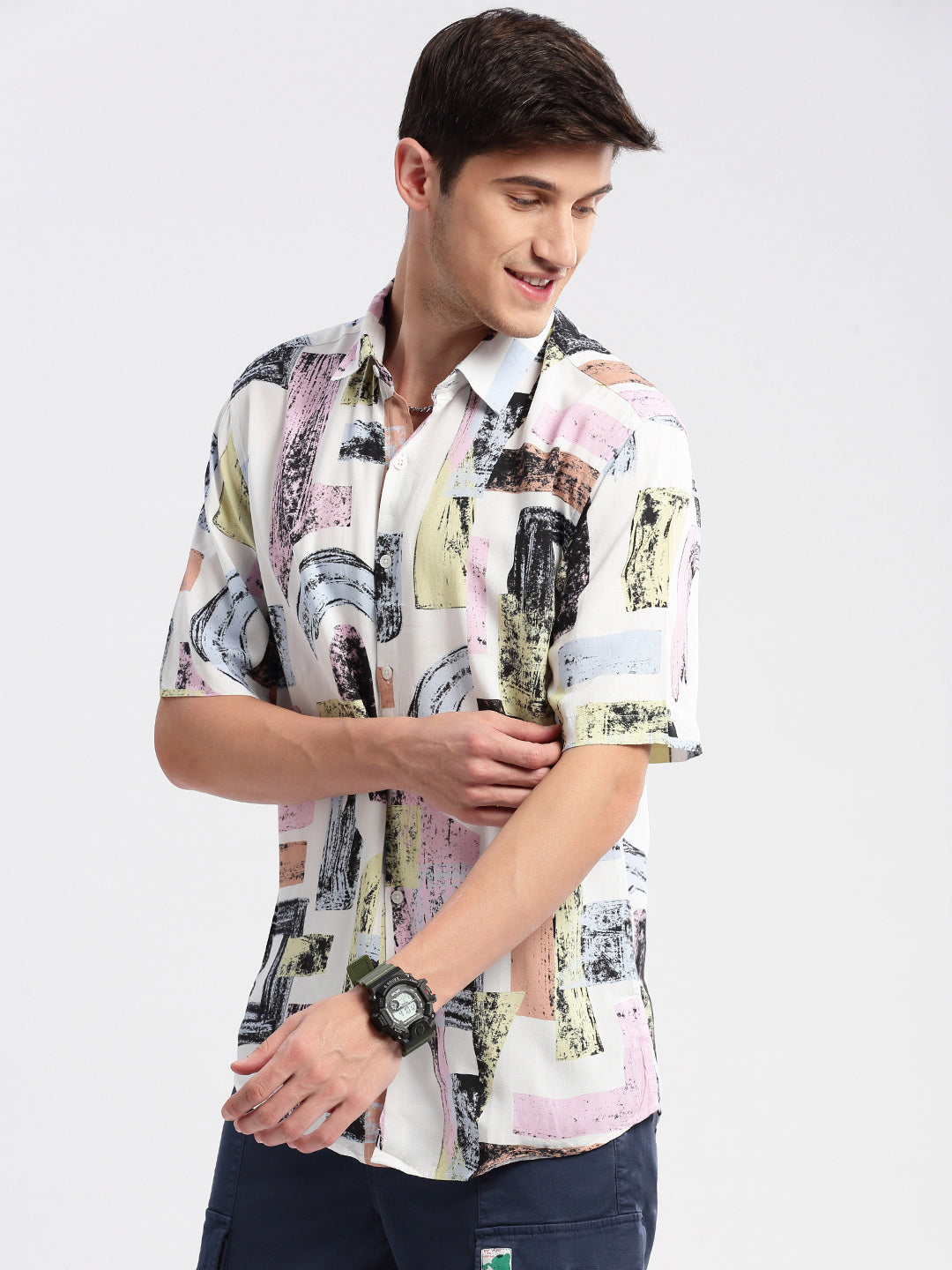 Men's Off White Standard Slim Fit Geometric Printed Cotton Casual Shirt