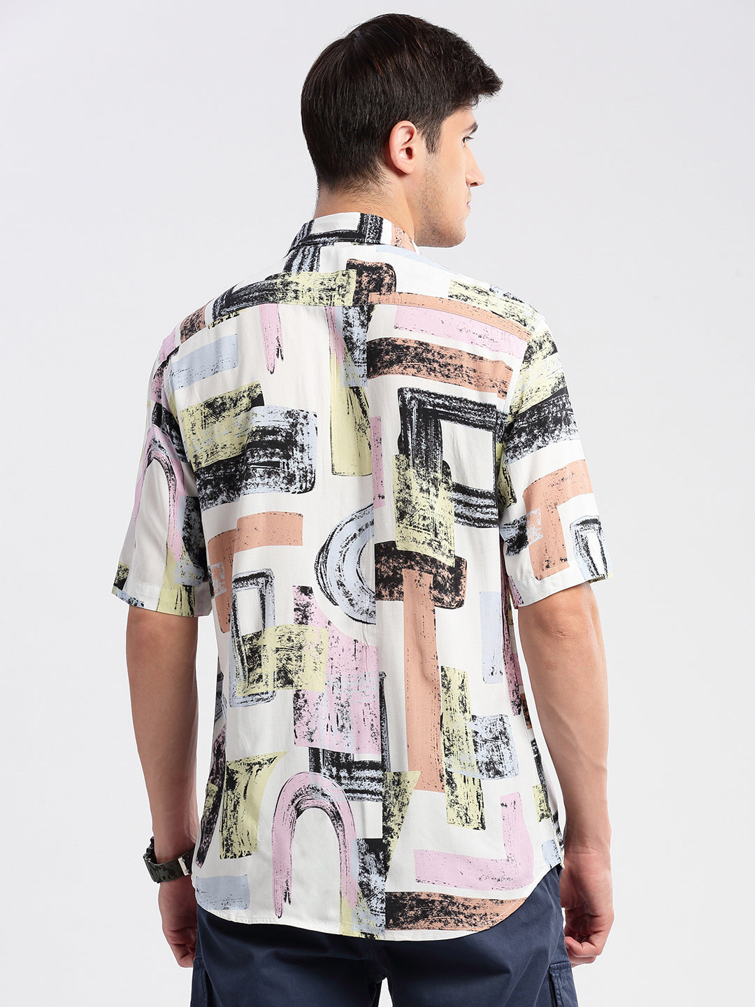 Men's Off White Standard Slim Fit Geometric Printed Cotton Casual Shirt