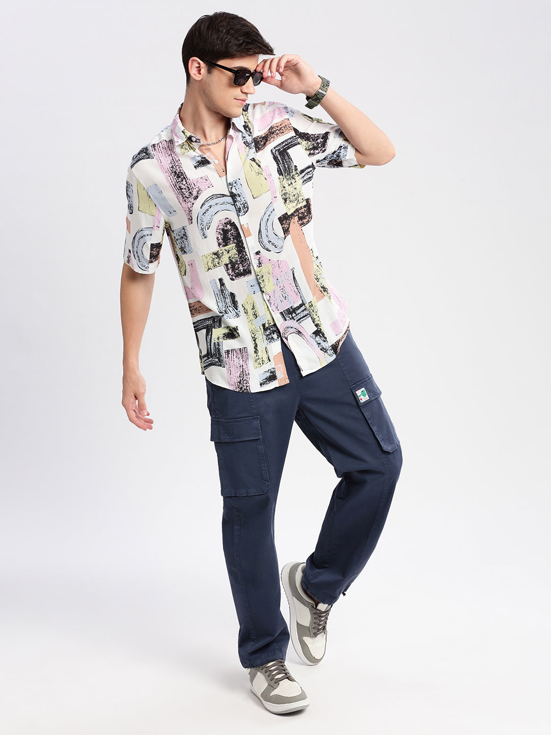 Men's Off White Standard Slim Fit Geometric Printed Cotton Casual Shirt