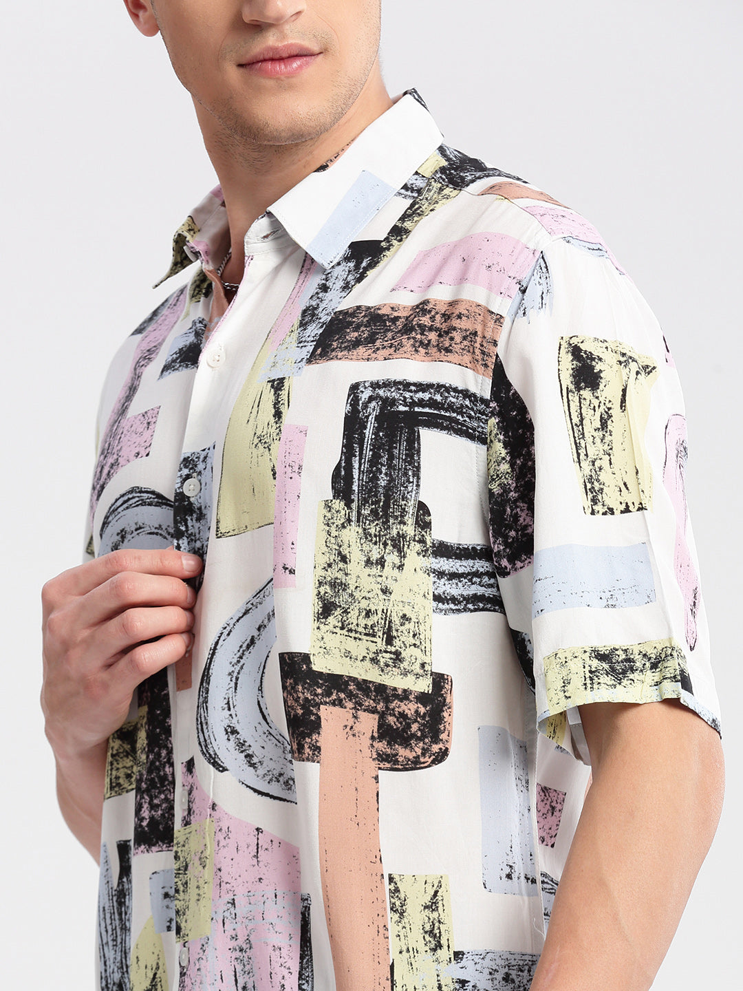 Men's Off White Standard Slim Fit Geometric Printed Cotton Casual Shirt