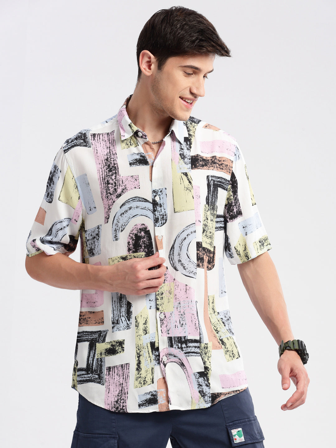 Men's Off White Standard Slim Fit Geometric Printed Cotton Casual Shirt